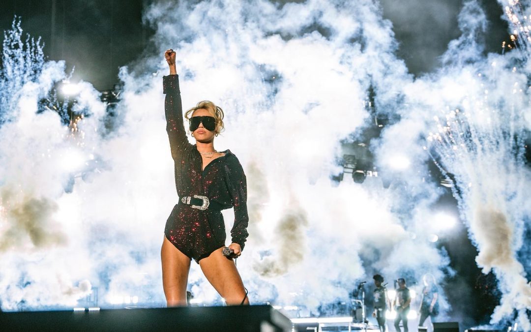 Miley Cyrus dedicó una canción a sus fans de Paraguay: “Desearía haberme quedado”, dijo