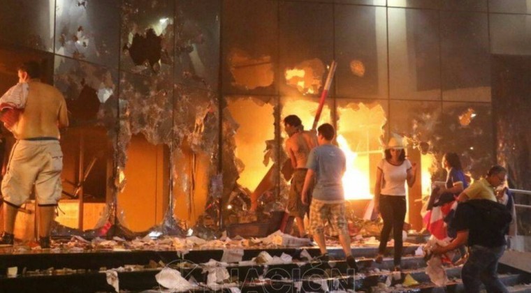 Quema del Congreso: confirman condena de 3 años de cárcel para Stiben Patrón