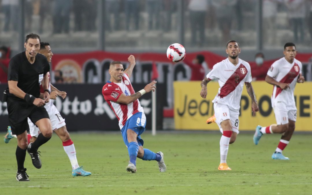 Eliminatorias: Perú al repechaje, Paraguay humillado a casa