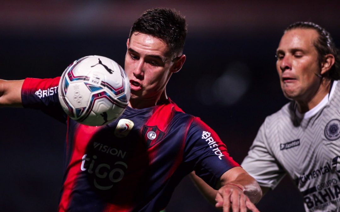 El Ciclón ganó en su casa y se adueñó de la punta