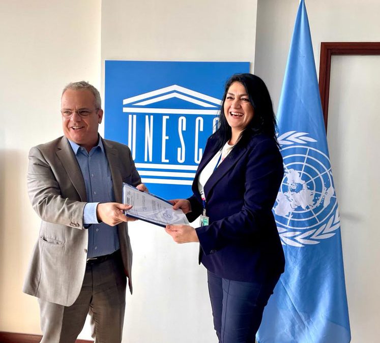 Oficializan candidatura del poncho para’i de 60 listas a Patrimonio Cultural Inmaterial