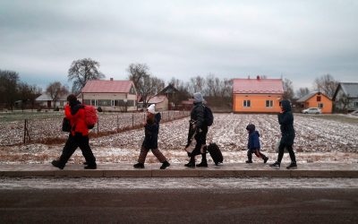 Familia ucraniana caminó 125 km para escapar de los bombardeos rusos