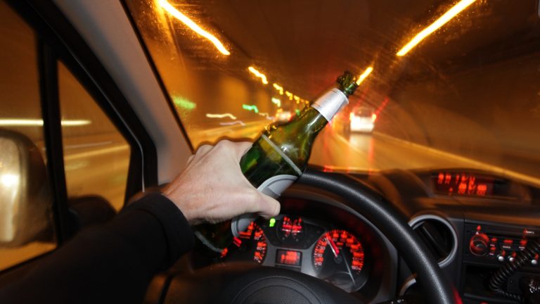 Tennessee: conductores ebrios pagarían pensión a niños si matan a sus padres