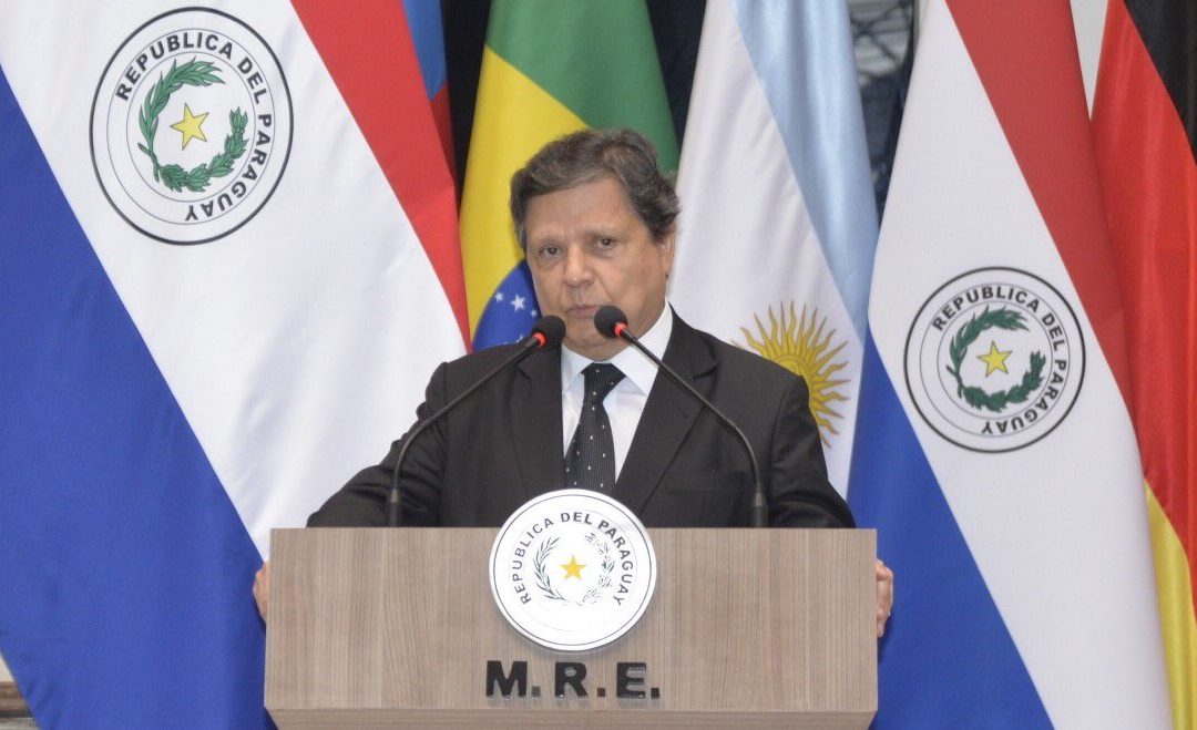 Euclides Acevedo presentó su renuncia en Relaciones Exteriores