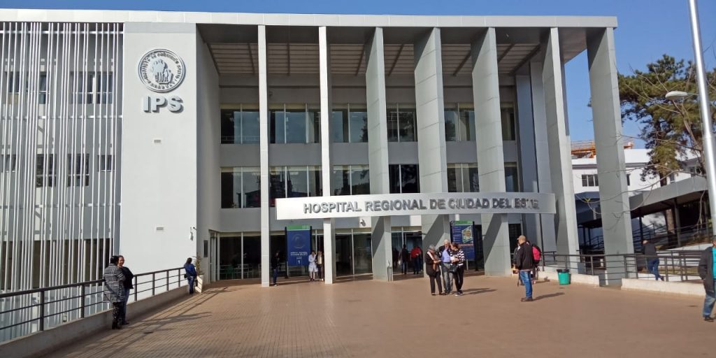 Joven sufre amputación de una pierna y un brazo tras caer a máquina trituradora