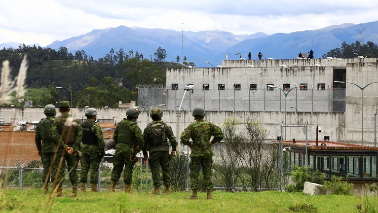 Al menos 44 muertos en motín en cárcel de Ecuador