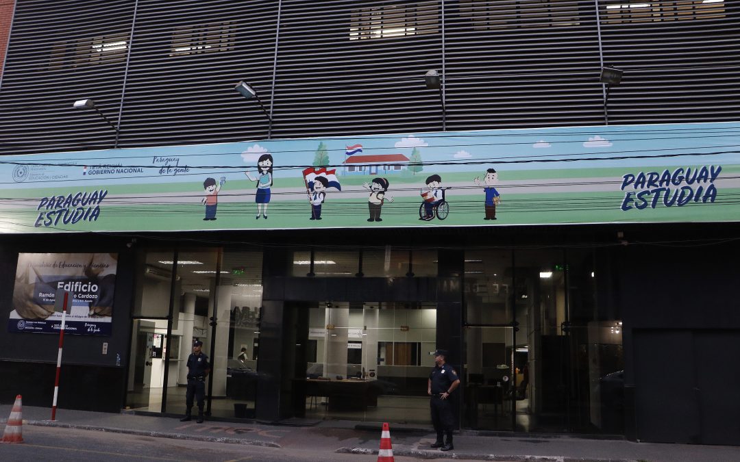 Colegio de Lambaré: clases quedan suspendidas hasta que asuma nueva autoridad