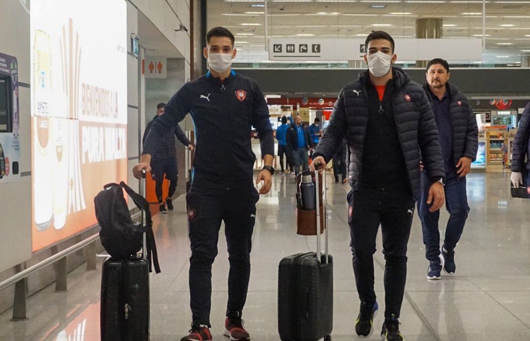 Libertadores: azulgranas arribaron a suelo charrúa para enfrentar a Peñarol