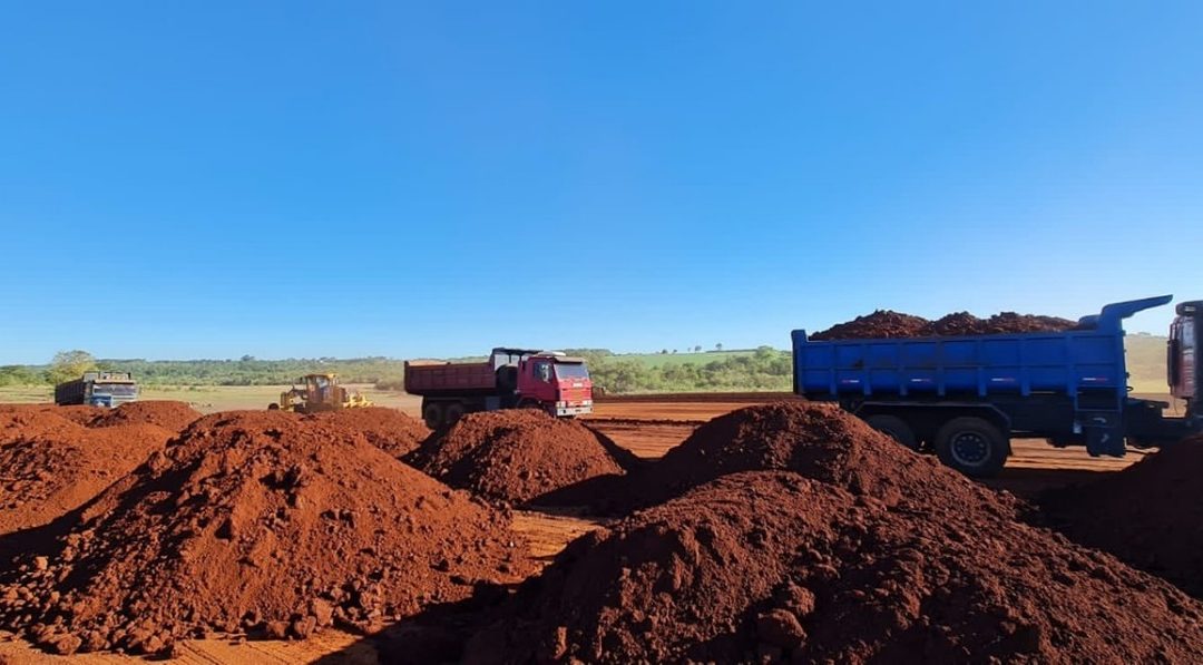 Con trabajos de terraplén, avanzan obras en Gran Hospital del Sur