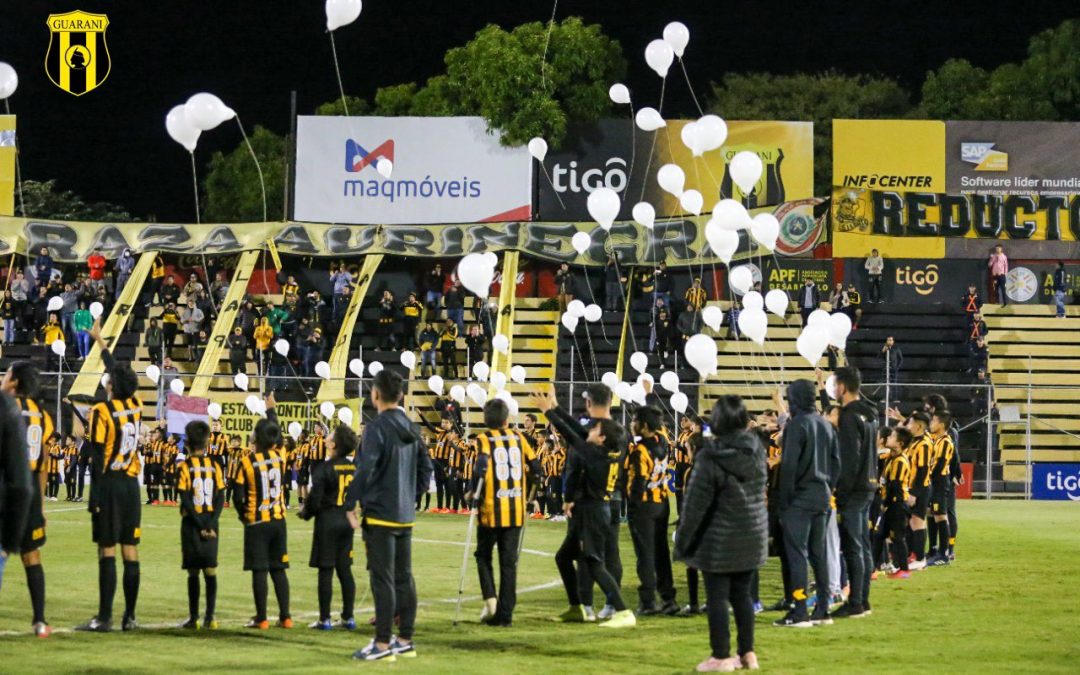 Guaraní homenajeó a Marcelo Pecci en el Rogelio Livieres