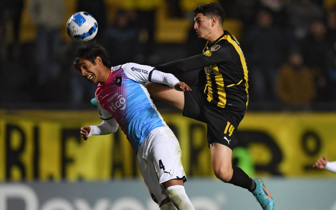 Cerro rescata valioso empate ante Peñarol en Uruguay