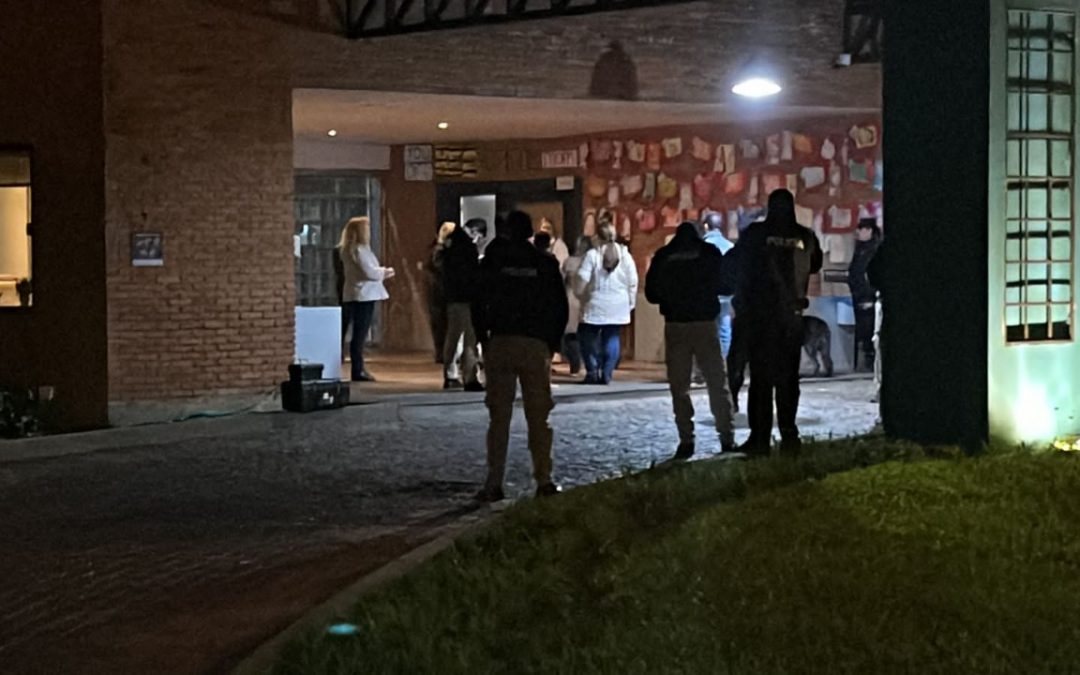 Tras supuesta amenaza, colegio privado suspende clases presenciales