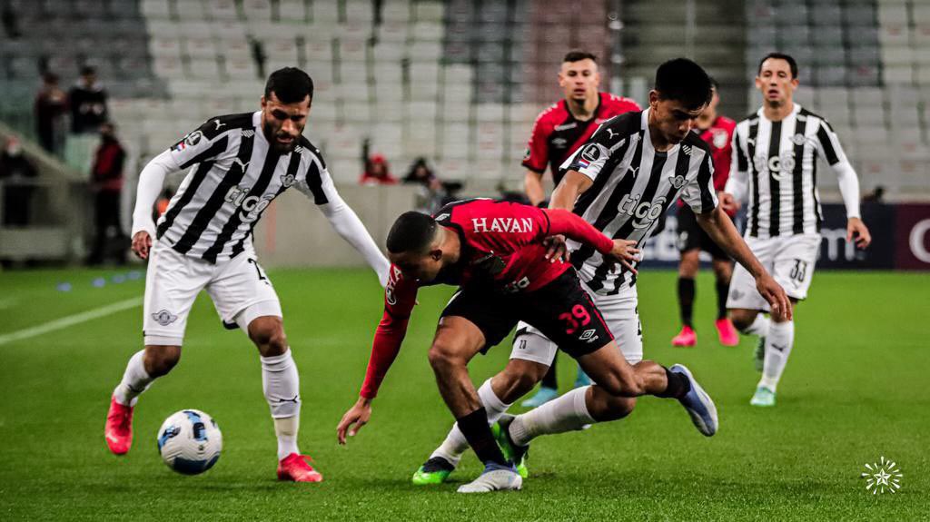 Paranaense derrotó 2-0 a Libertad por Copa Libertadores