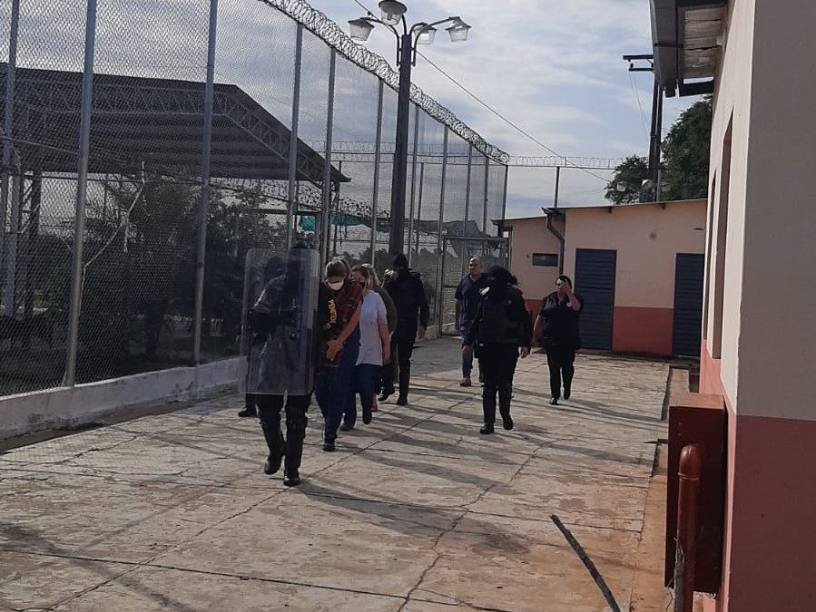 Revocan prisión de directora y docentes de colegio lambareño