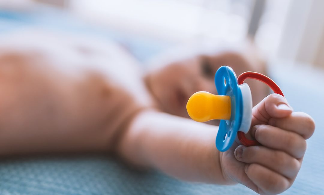 Pediatra aconseja uso de chupete hasta los dos años