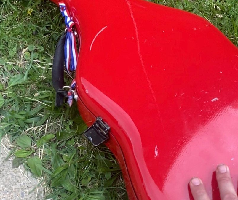 Buenas noticias: ¡Apareció “La Rojita”, guitarra de Berta Rojas!