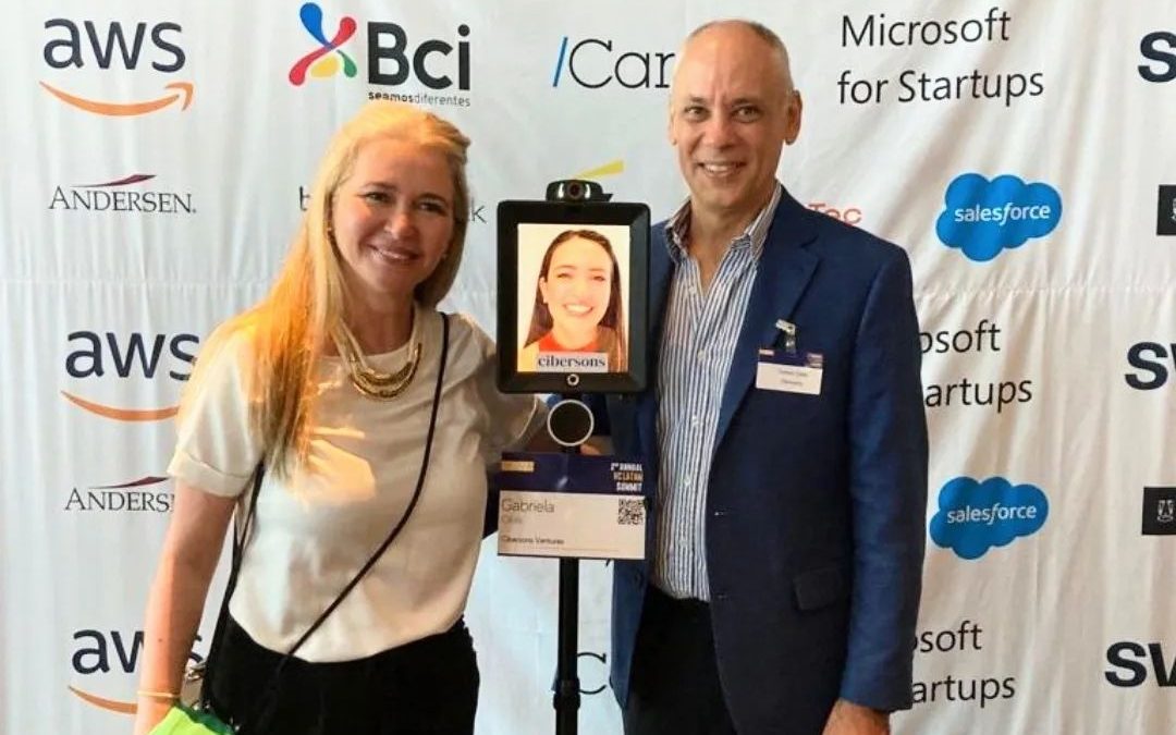 ¡Paraguaya asistió a evento en Miami a través de un robot!