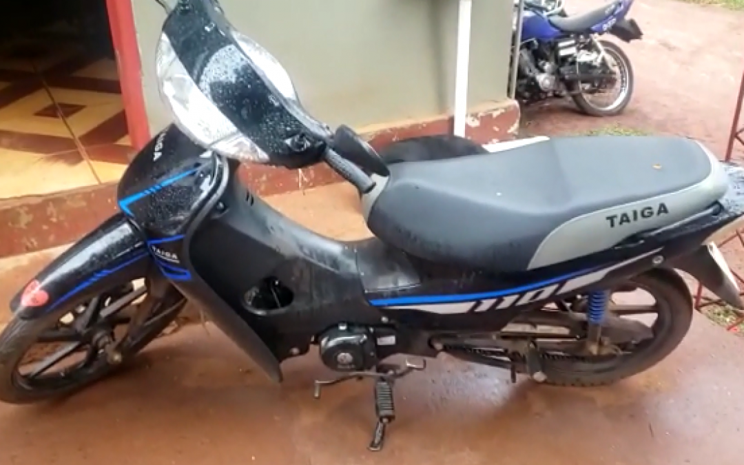 Ladrón torpe: robó una moto, quiso repararla y llevó al taller del hermano de la víctima