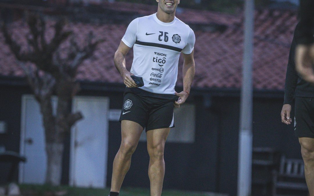 Montenegro retornó al Decano: “De vuelta al club de mi corazón”