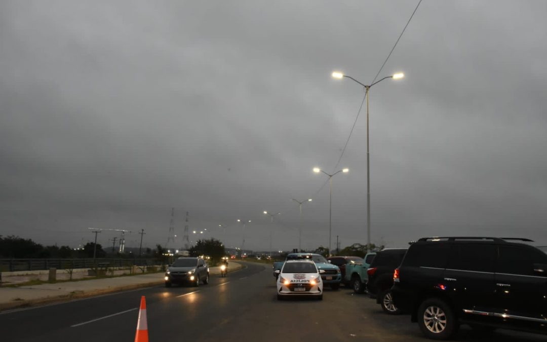 ¡Al fin! Reponen sistema de iluminación en la Costanera Norte