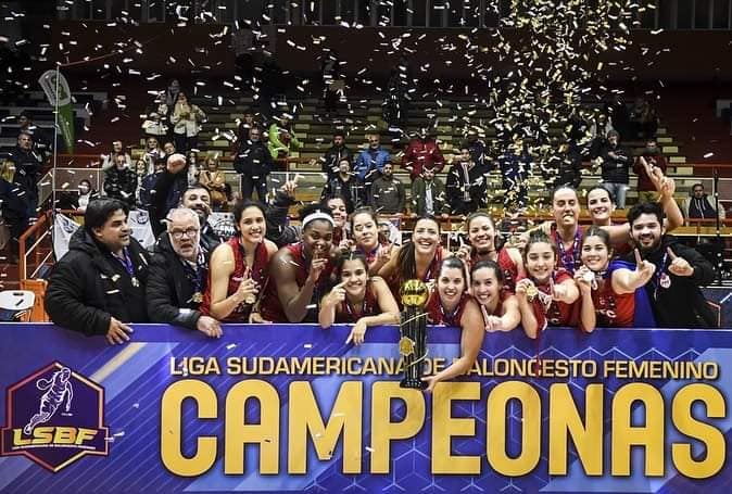 Orgullo: ¡Las chicas de Félix Pérez Cadozo celebran campeonato sudamericano!