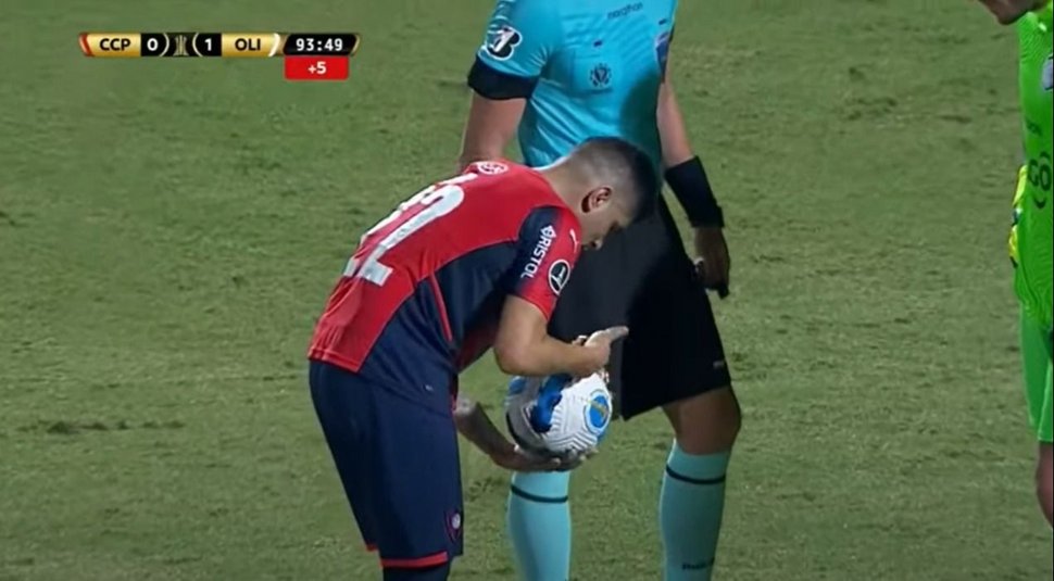 Claudio Aquino sobre penal errado en clásico copero: “Penales puede errar cualquiera”