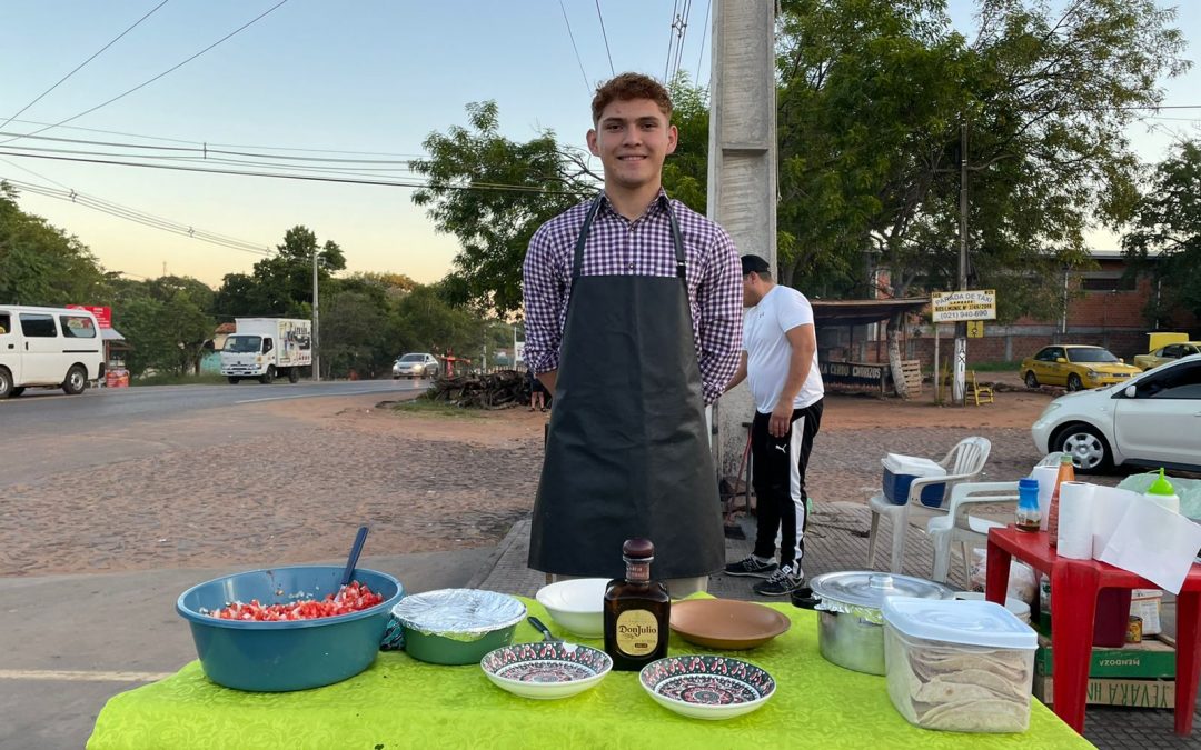 Joven emprendedor causa furor en redes con sus exquisitas comidas mexicanas