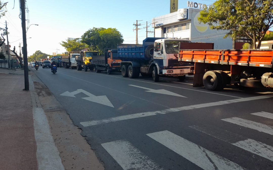 Camioneros se movilizarán desde la próxima semana, advierten
