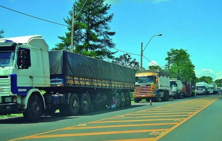 Camioneros levantan protestas tras reunión con autoridades