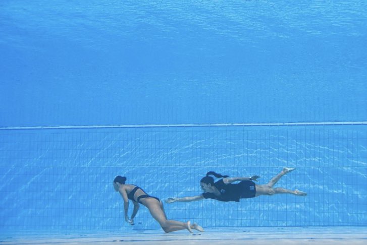 Nadadora se desmaya, pero la rescatan a tiempo en el Mundial de Natación en Budapest