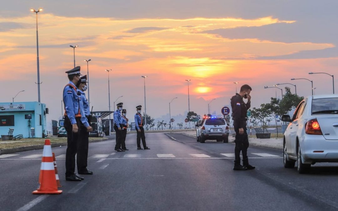 Prohíben barreras de control con menos de 10 policías