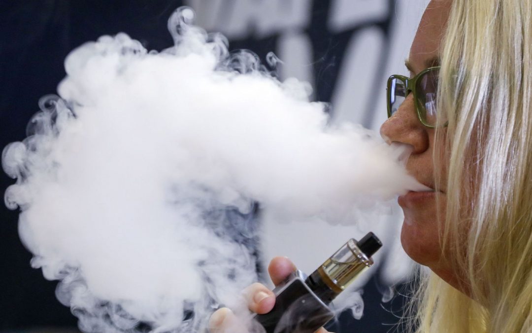 Vapeadores pueden generar cáncer y fallas respiratorias, advierte médico