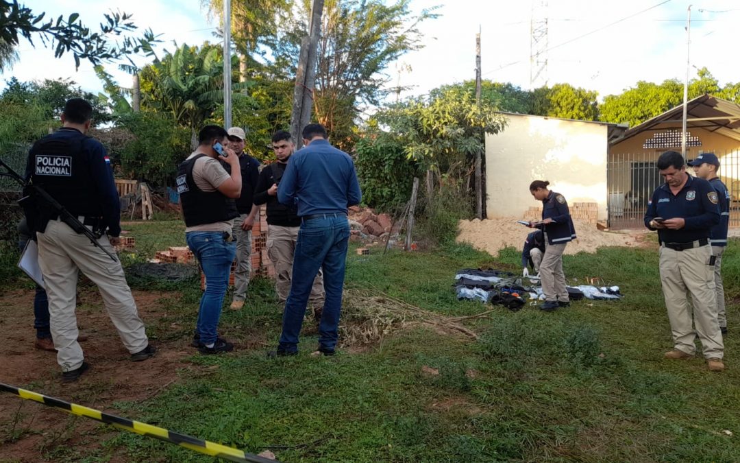 Tres personas detenidas y una sería militar, tras asalto a playa de vehículos