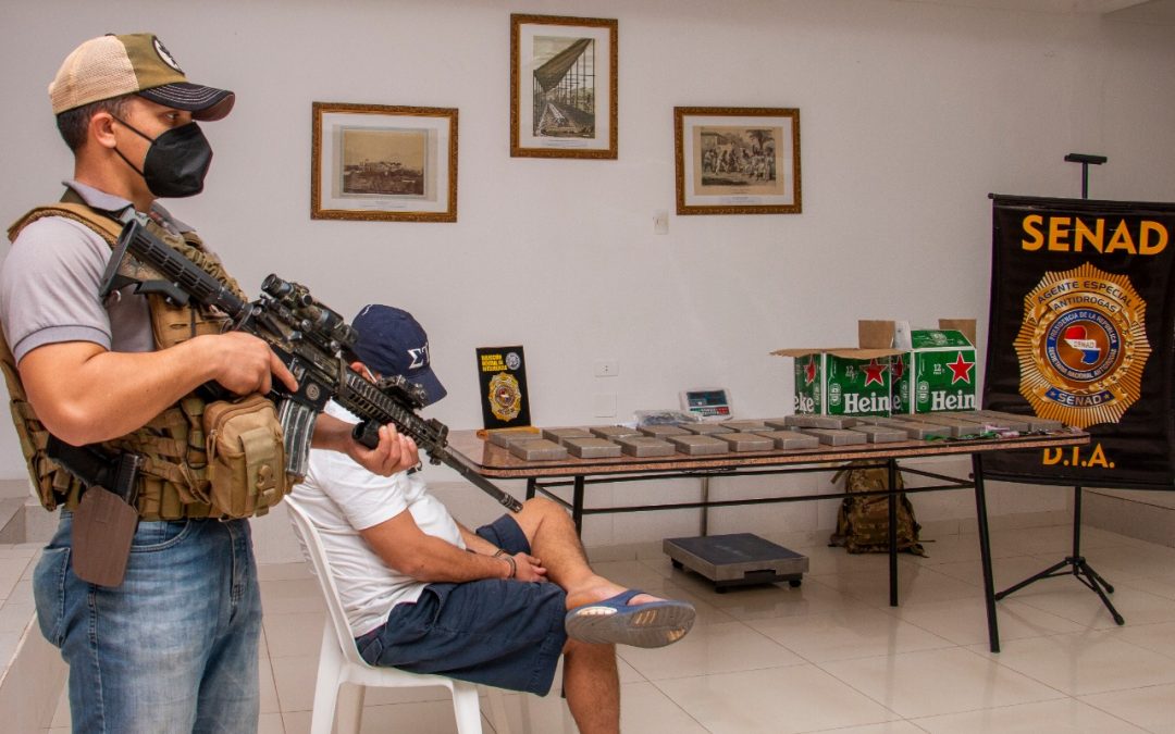 Cae hombre con cocaína oculta en cajas de cerveza