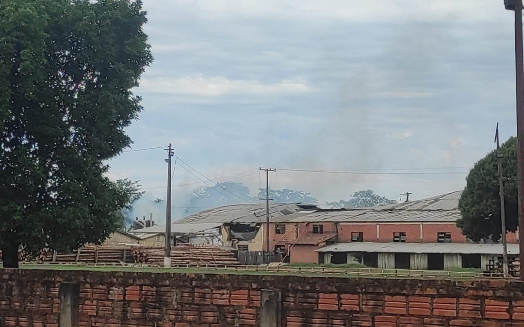 Gran explosión de caldera en un aserradero ovetense deja al menos cuatro heridos