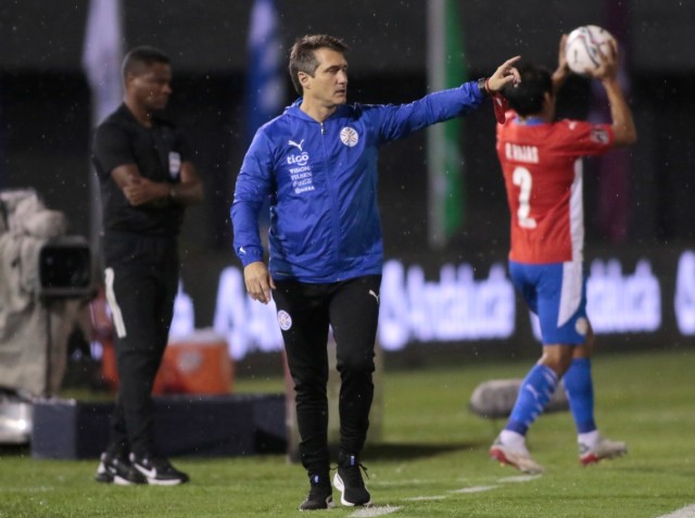 “Al jugador paraguayo hay que enfocarlo en el profesionalismo”, afirma Barros Schelotto