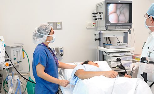 Profesionales advierten sobre el cáncer de colon e insisten con los controles médicos