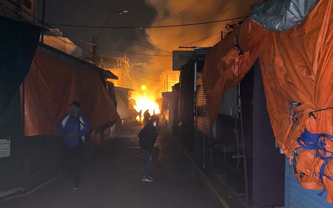 Buscan identificar al sospechoso de provocar el incendio en el Mercado 4