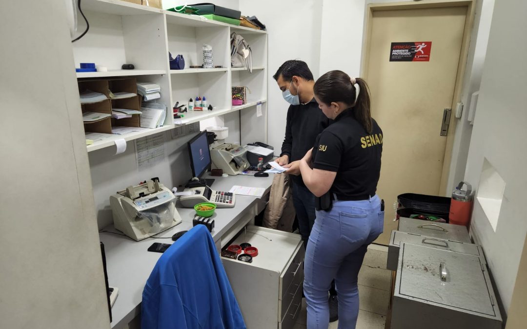 Senad allana casas de cambio en Pedro Juan Caballero y Asunción