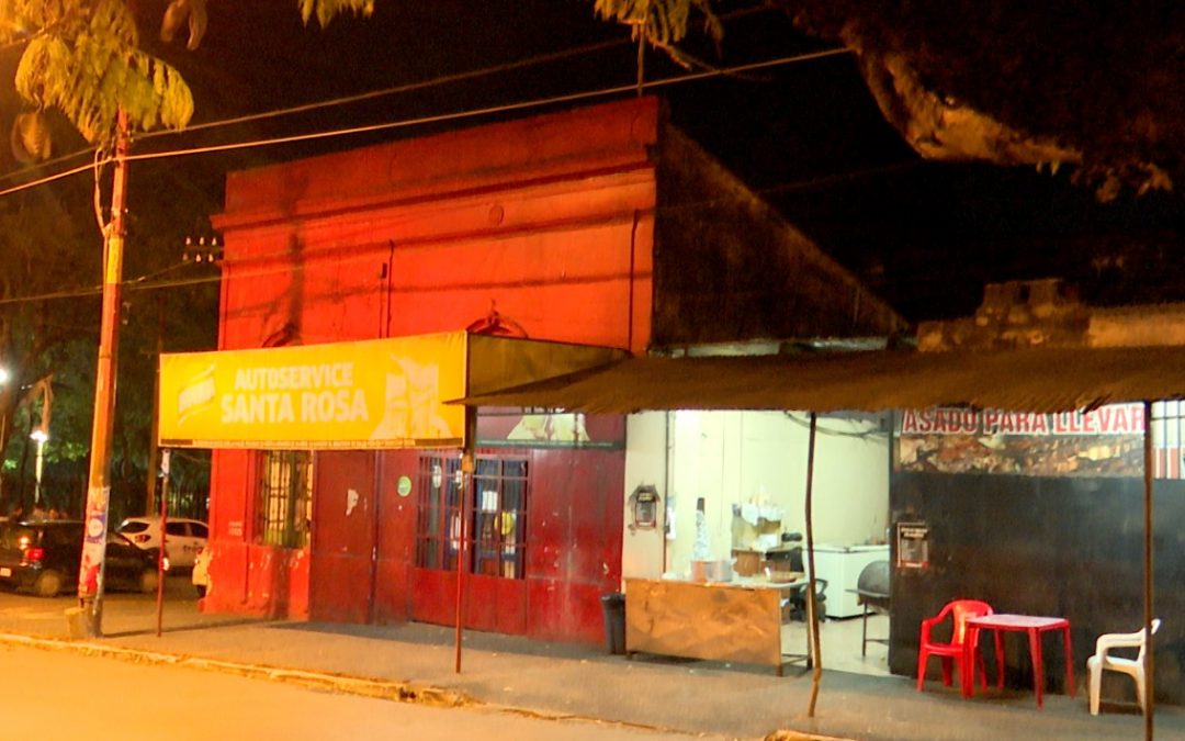 Asaltan autoservicio: Delincuentes se llevaron dinero y celulares