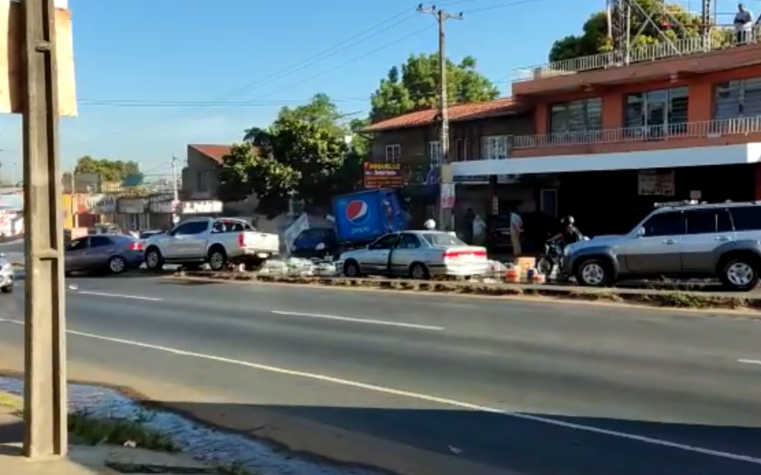 Reportan múltiple choque sobre Acceso Sur: Unos 16 vehículos están involucrados