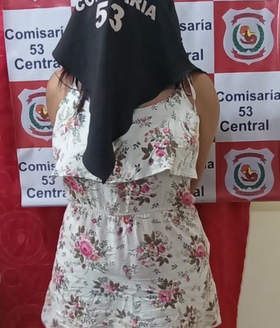 Mujer apedreó a un policía para evitar detención de su hermano, pero ambos fueron llevados hasta la comisaría