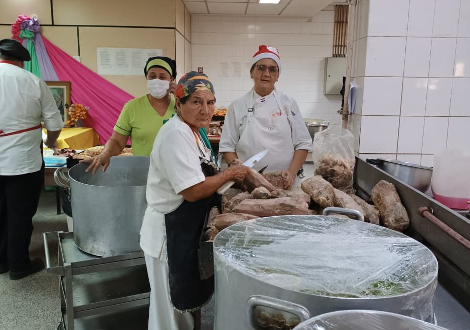 Pacientes y funcionarios disfrutarán de menú especial por Navidad en Clínicas