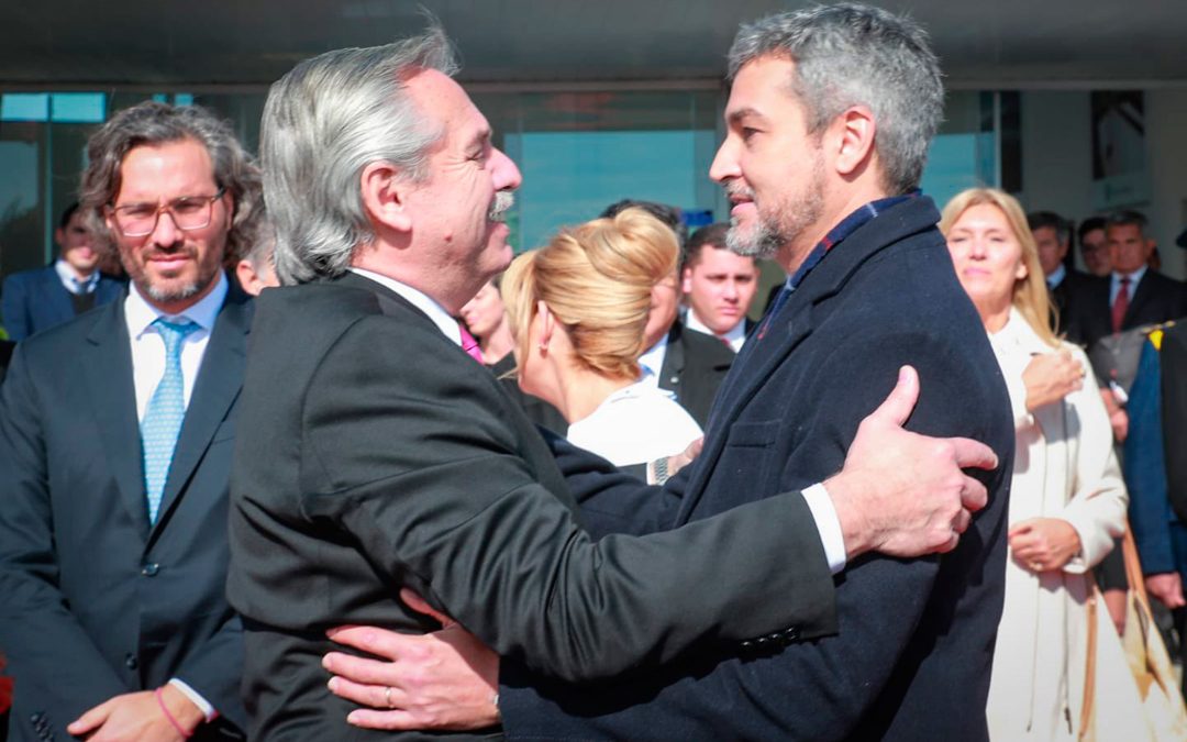 Abdo y Fernández acuerdan construcción del puente Pilar-Puerto Cano