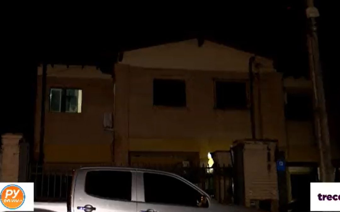 Toma de rehenes a su esposa e hija y se lanza de un segundo piso para no ir preso