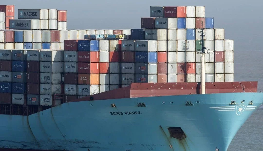 Viaje inolvidable: un juego de escondidas terminó con un niño en Malasia