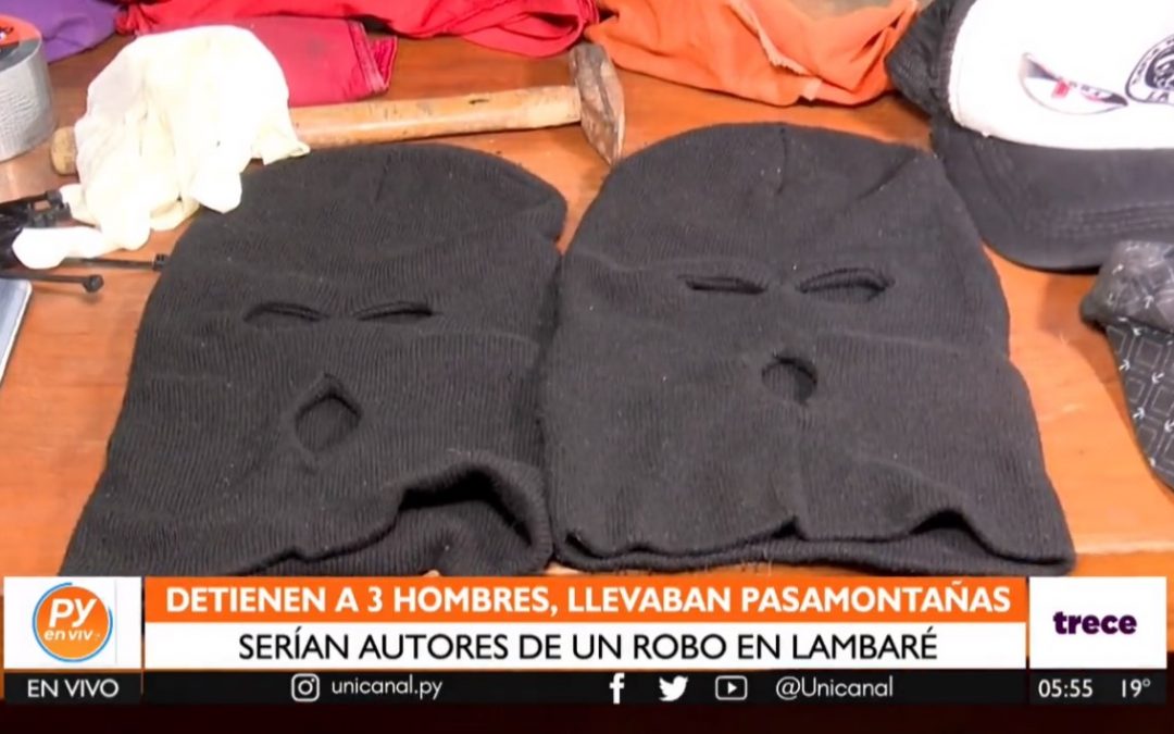 Tenían pasamontañas: Detienen a tres hombres que intentaron huir de la policía