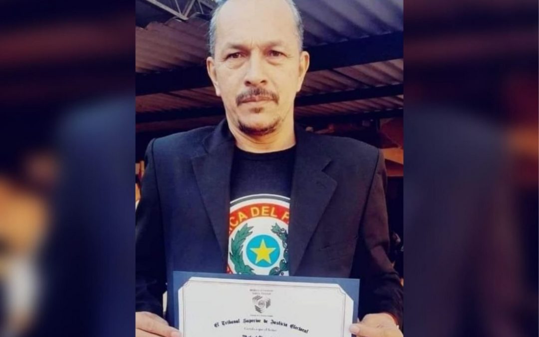 En la cárcel, entregan certificado de proclamación como senador a “Mbururu”