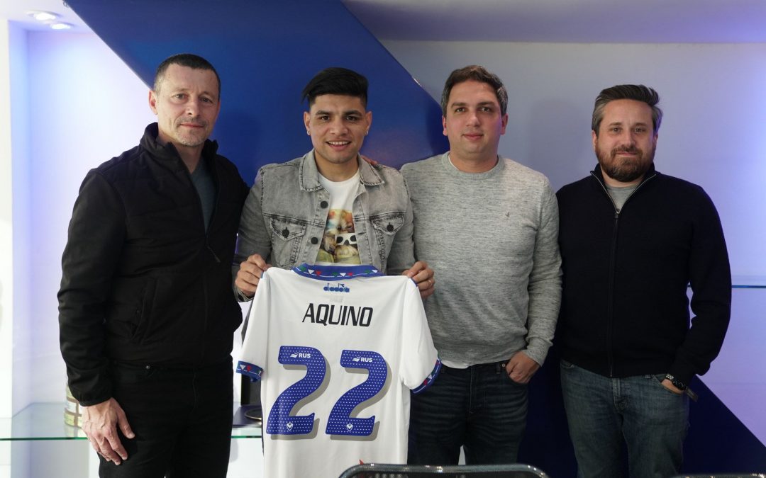 Aquino es presentado en Vélez tras su salida de Cerro