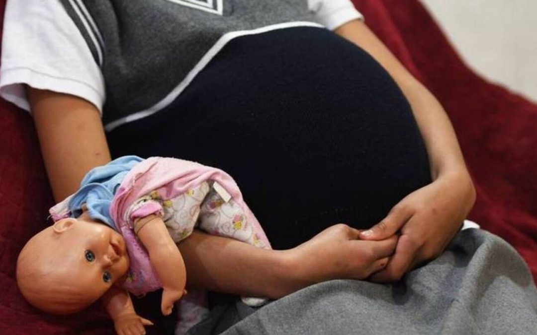 19 años de cárcel para hombre que abusó y embarazó a su hijastra de 12 años